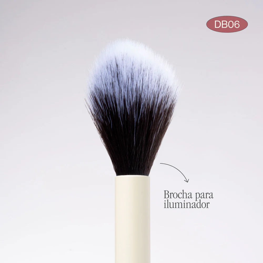 BROCHA DUO ILUMINADOR Y POLVO SUELTO DB06